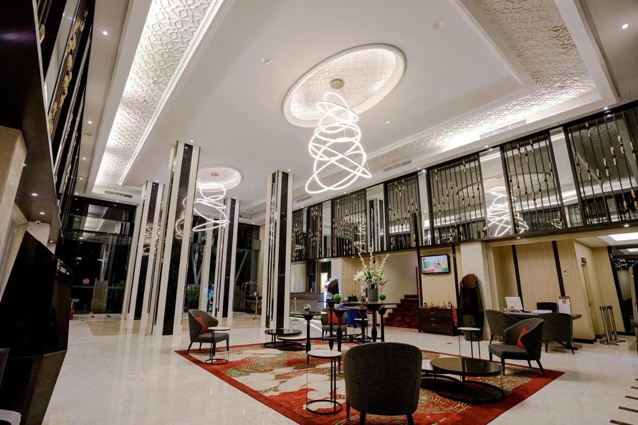 Emersia Hotel And Resort バンダールランプン エクステリア 写真